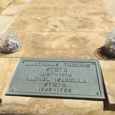 02. The Womens Monument Bloemfontein :: Die Vrouemonument Bloemfontein