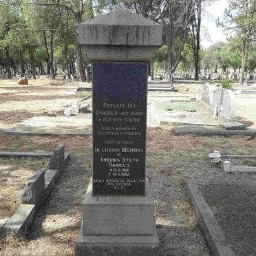 DANIELS Theunis Steyn 1901-1982 &amp; Phyllis Ivy GREGG 1899-1981