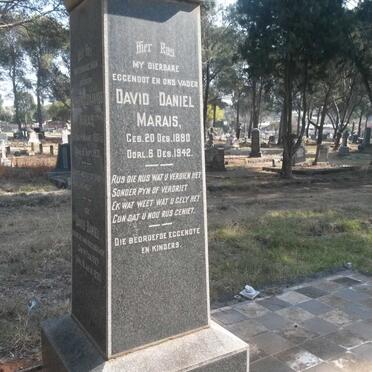 MARAIS :: LOOTS :: VAN TONDER