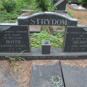 STRYDOM Marthinus Jacobus 1921-1994 &amp; Anna Maria 1923-