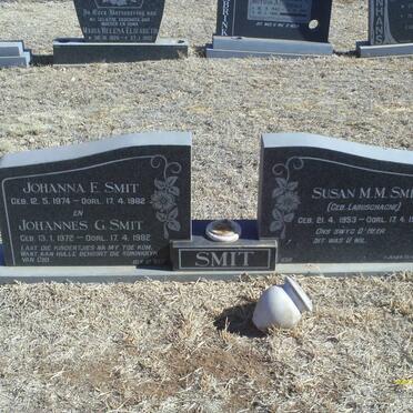 SMIT Susan M.M. nee LABUSCHAGNE 1953-1982 :: SMIT Johanna E. 1974-1982 :: SMIT Johannes G. 1972-1982