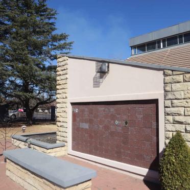 2. Gedenkmuur / Memorial Wall