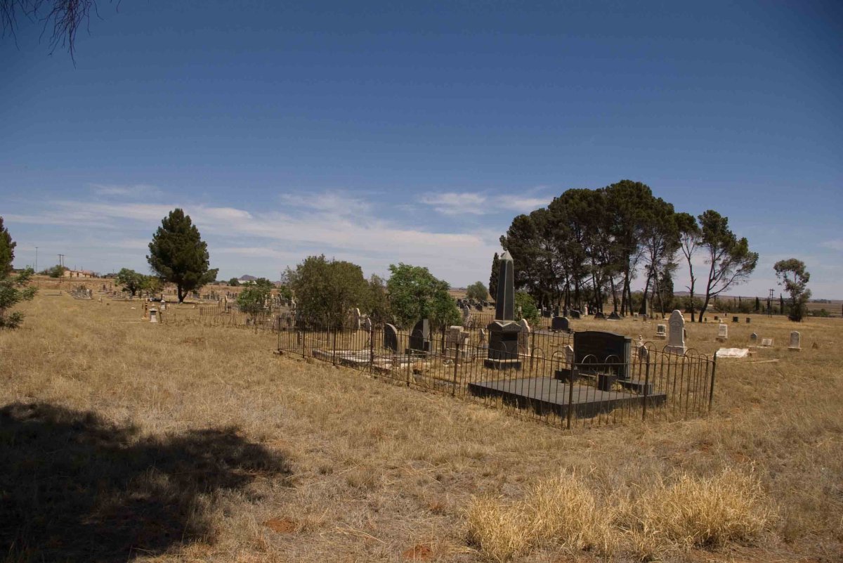 1. Petrusburg Cemetery General View