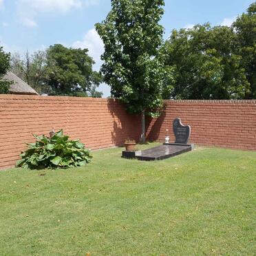 Free State, SASOLBURG district, Deneysville, Pretorius 1788, farm cemetery_1