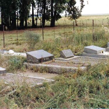 Free State, SASOLBURG district, Tussenin, farm cemetery
