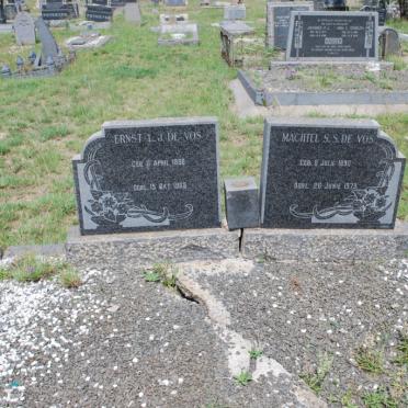 VOS Ernst L.J., de 1886-1968 &amp; Machtel S.S. 1890-1973