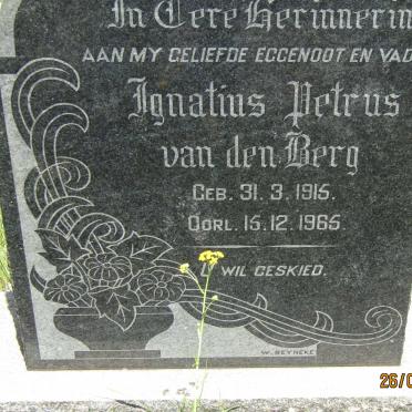 BERG Ignatius Petrus, van den 1915-1965 &amp; Johanna J. Catharina STORM 1920-