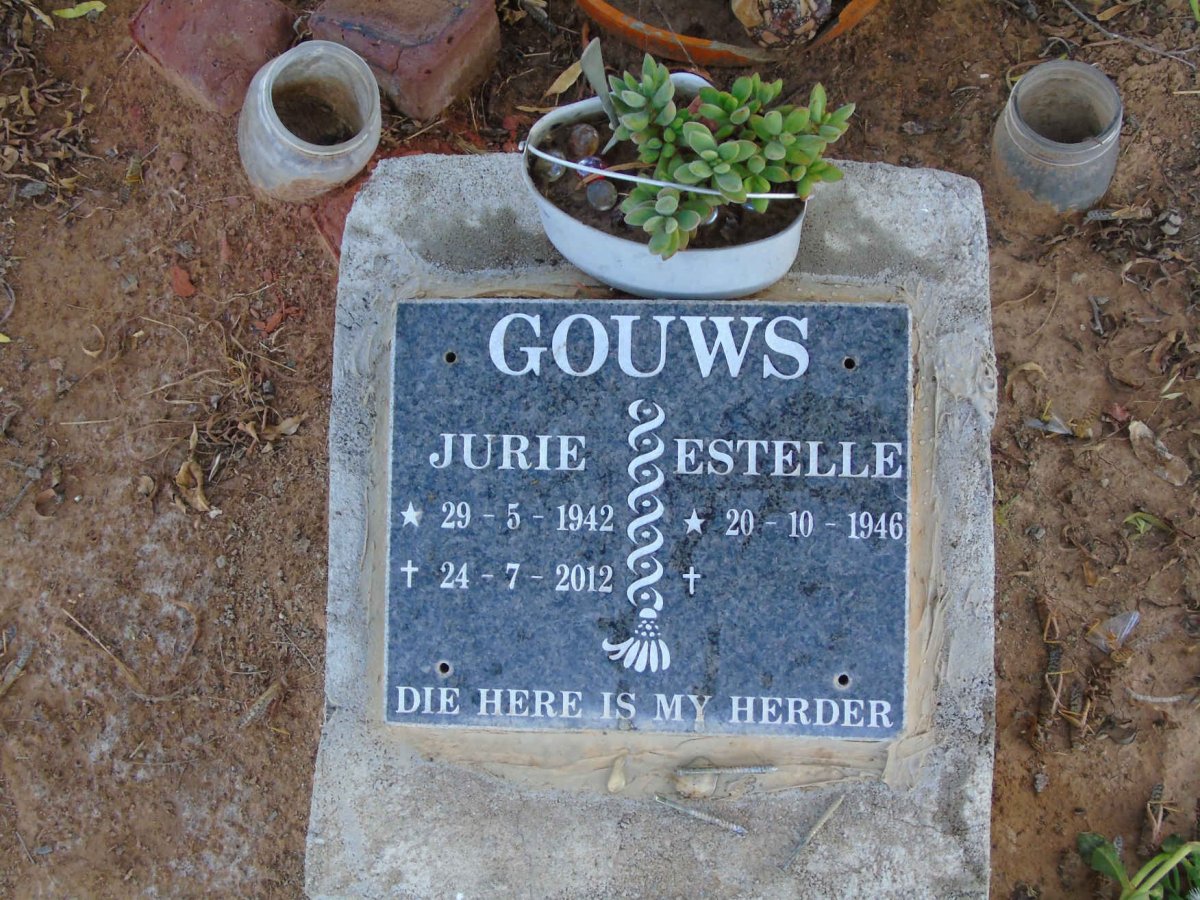 GOUWS Jurie 1942-2012 &amp; Estelle 1946-