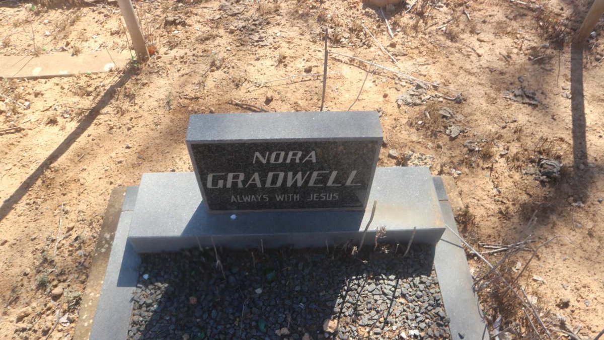 GRADWELL Nora