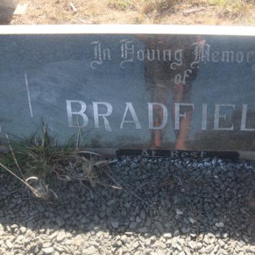 BRADFIELD Blanche 1903-1980 :: BRADFIELD Lilian 1905-1986