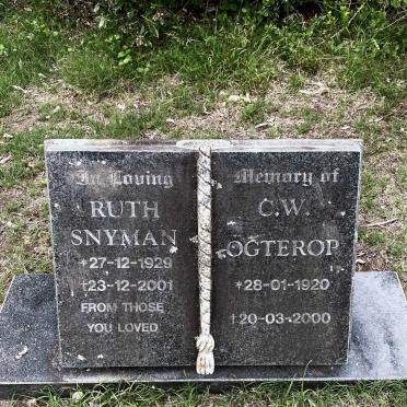OGTEROP C.W. 1920-2000 :: SNYMAN Ruth 1929-2001