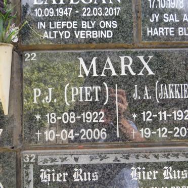 MARX P.J. 1922-2006 &amp; J.A. 1926-2010