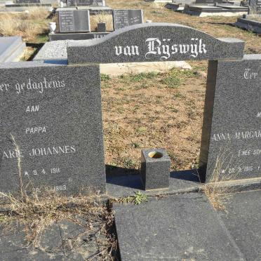 R - Vanne :: Surnames - R
