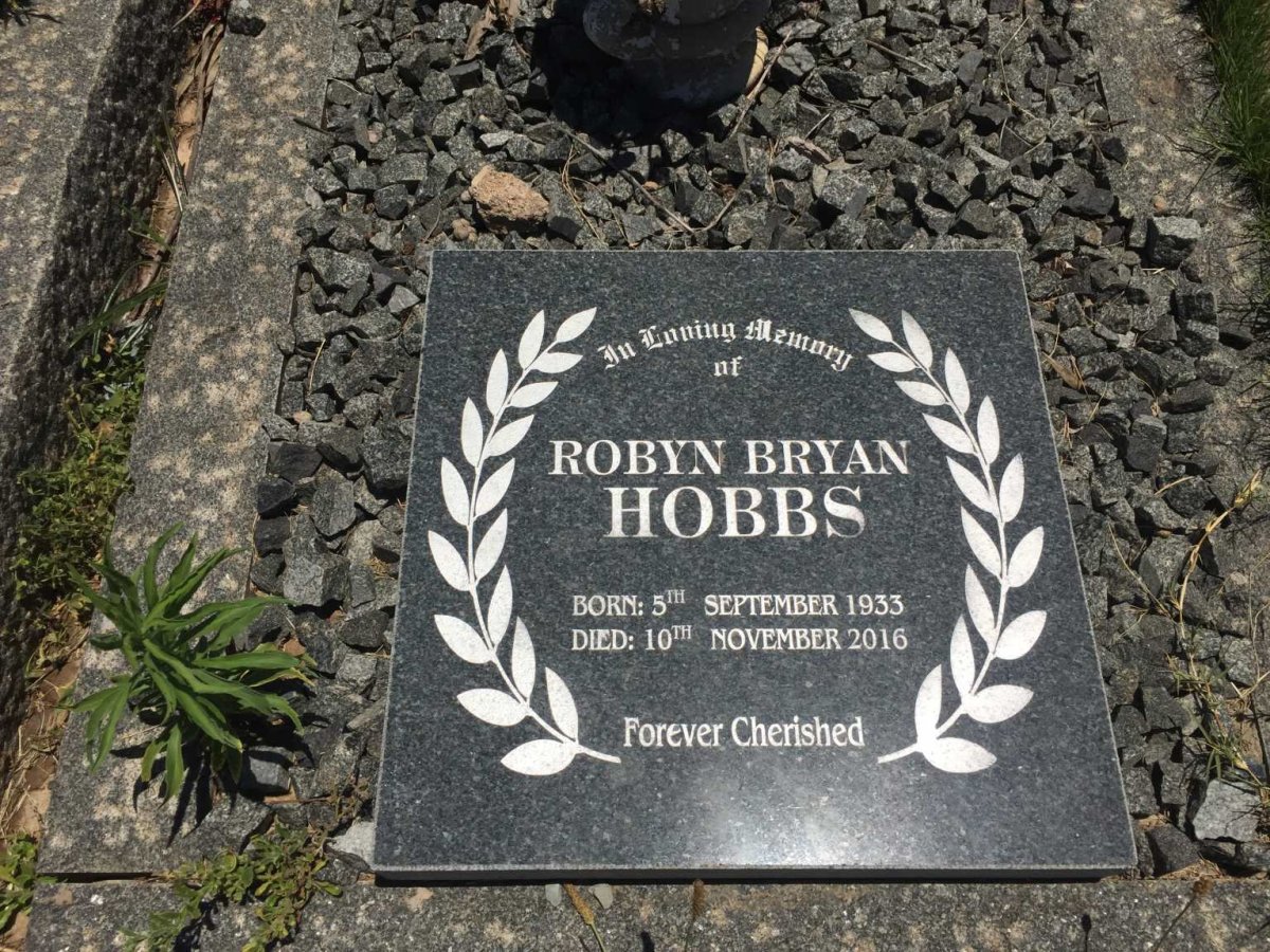 HOBBS Robyn Bryan 1933-2016