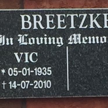 BREETZKE Vic 1935-2010