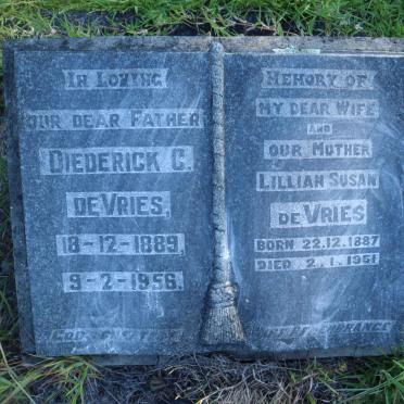 VRIES Diederick C., de 1889-1956 &amp; Lilian Susan 1887-1951