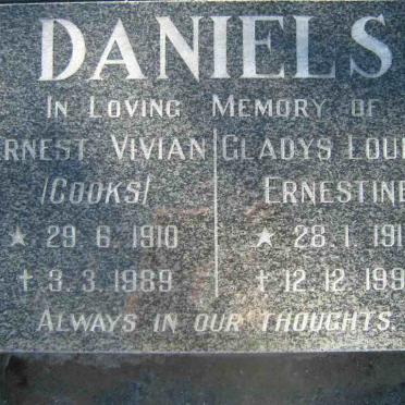 DANIELS Ernest Vivian 1910-1989 &amp; Gladys Louise Ernestine 1912-1995
