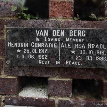 BERG Hendrik Conradie, van den 1912-1992 &amp; Alethea Bradley 1918-1996