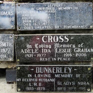 CROSS Leslie Graham 1916-2006 &amp; Adele Ida 1921-1977