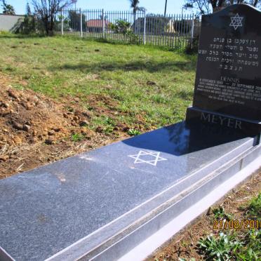 MEYER Dennis 1940-2015