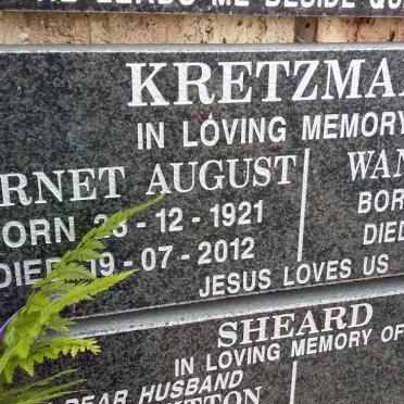 KRETZMANN Garnet August 1921-2012 &amp; Wanda Maria 1923-2014