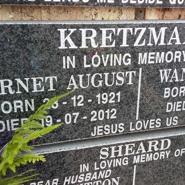 KRETZMANN Garnet August 1921-2012 &amp; Wanda Maria 1923-2014