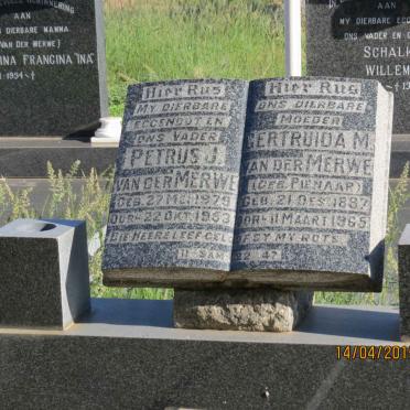 MERWE Petrus J., van der 1879-1953 &amp; Gertruida M. PIENAAR 1887-1965