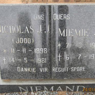 NIEMAND Nicholas J.J. 1898-1981 &amp; Miemie J. 1904-1993