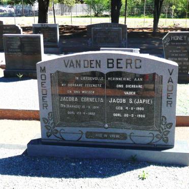 BERG Jacob S., van den 1900-1996 &amp; Jacoba Cornelia BAKKES 1914-1982