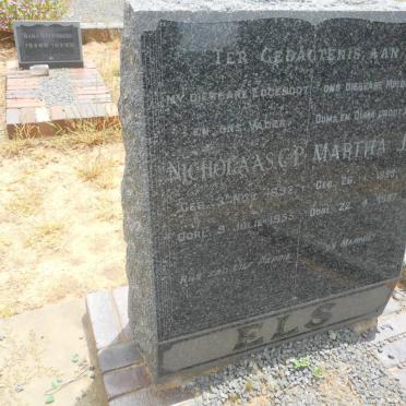 ELS Nicolaas C.P. 1892-1955 &amp; Martha J. 189?-1987