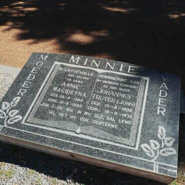 MINNIE Johannes Truter 1906-1972 &amp; Annie Magrietha 1905-1982