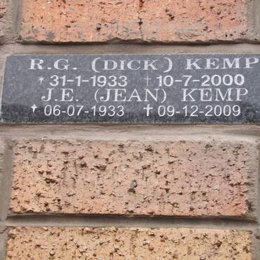 KEMP R.G. 1933-2000 &amp; J.E. 1933-2009