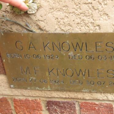 KNOWLES G.A 1924-1998 &amp; M.F. 1924-2005