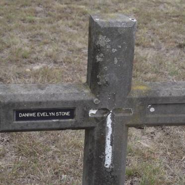 STONE Daniwe Evelyn