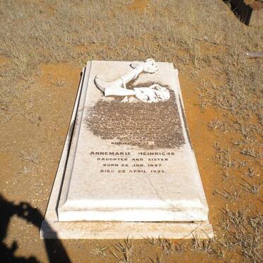 HEINRICHS Elsbeth nee VOGT 1874-1924 :: HEINRICHS Annemarie 1897-1925