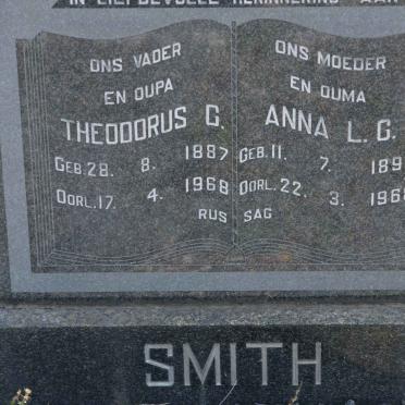 SMITH Theodorus G. 1887-1968 &amp; Anna L.G. 1894-1968