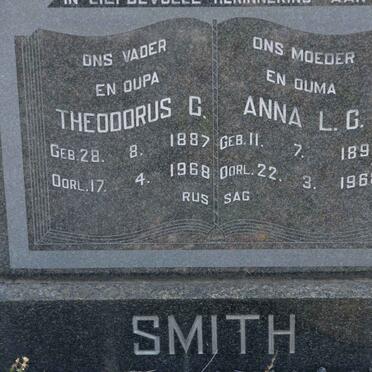 SMITH Theodorus G. 1887-1968 &amp; Anna L.G. 1894-1968