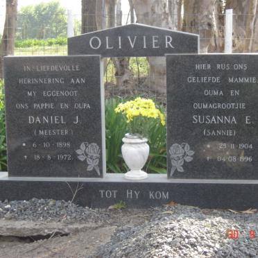 OLIVIER Daniel J. 1898-1972 &amp;  Susanna E. 1904-1996