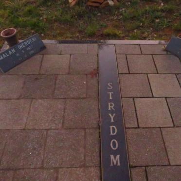 STRYDOM Malan 1937-2007 & Theresa 1942- _1