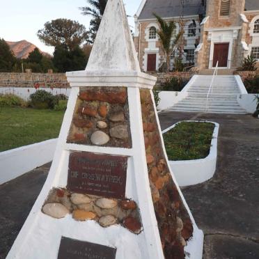 Eastern Cape, KAREEDOUW, NG Kerk, kerkhof en gedenkmuur