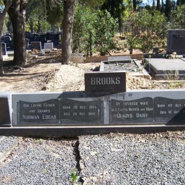 BROOKS Norman Edgar 1894-1988 &amp; Gladys Daisy 1905-1981
