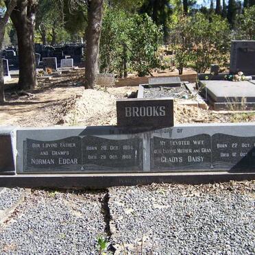 BROOKS Norman Edgar 1894-1988 &amp; Gladys Daisy 1905-1981