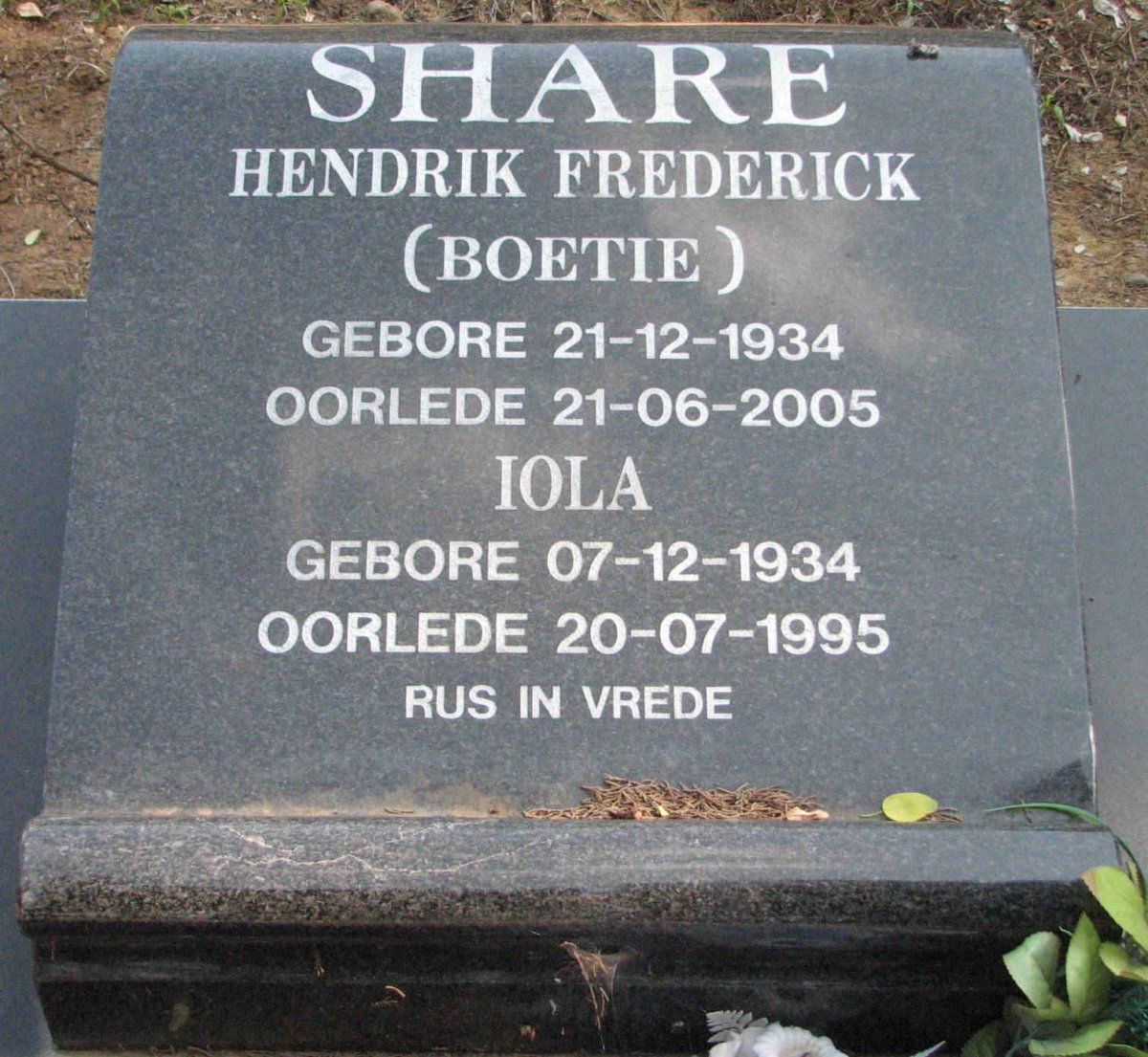 SHARE Hendrik Frederick 1934-2005 &amp; Iola 1934-1995