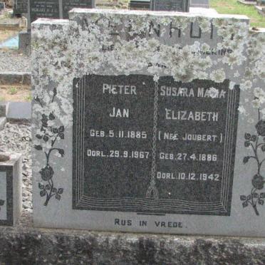 VEENHUIS Pieter Jan 1885-1967 &amp; Susanna Maria Elizabeth JOUBERT 1886-1942