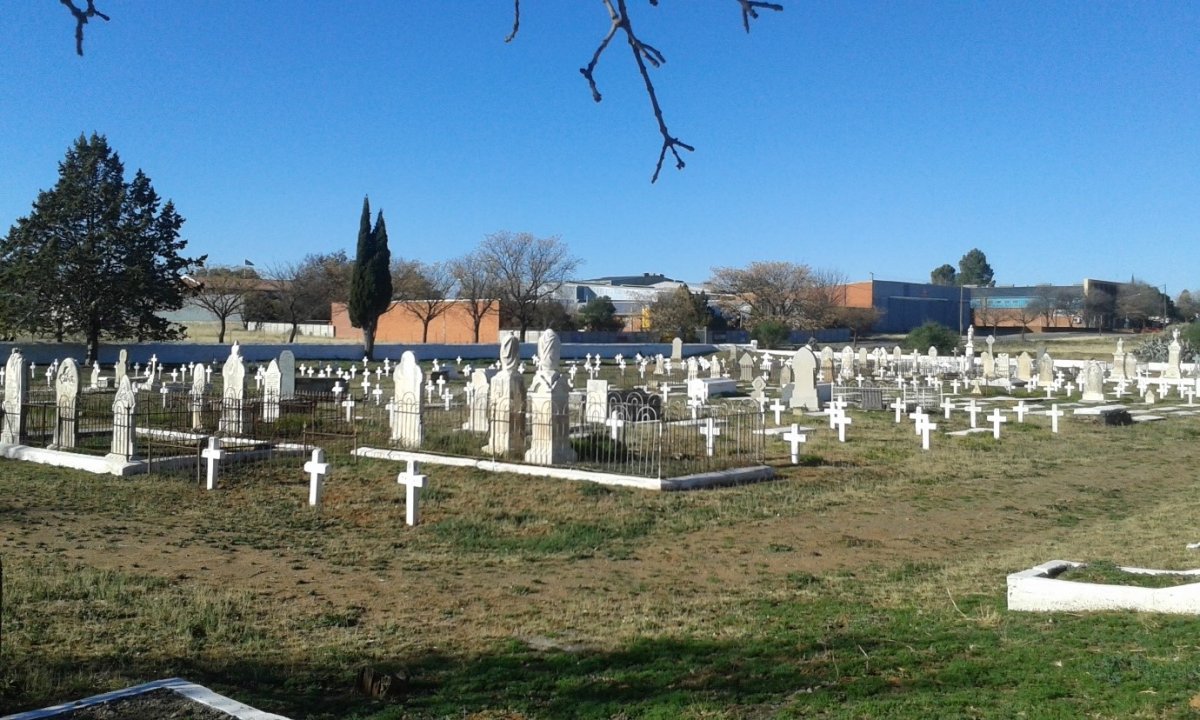 8. Overview / Oorsig Middelburg Historical Cemetery