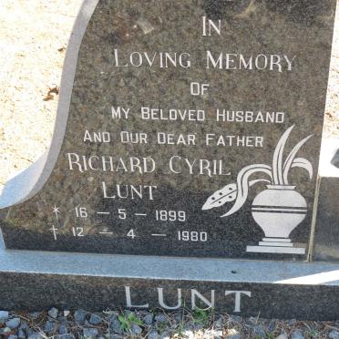 LUNT Richard Cyril 1899-1980 &amp; Martha Jacoba 1907-1995