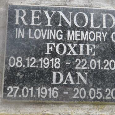 REYNOLDS Dan 1916-2007 &amp; Foxie 1918-2000