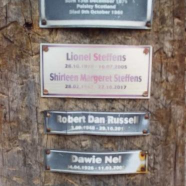 STEFFENS Lionel 1938-2005 &amp; Shirleen Margeret 1942-2017 :: RUSSELL Robert Dan 1948-2010