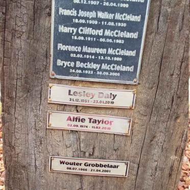 Eastern Cape, PORT ELIZABETH / GQEBERHA, Schoenmakerskop, Residential area, Memorial plaques