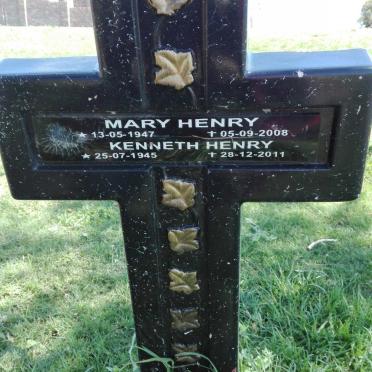 HENRY Kenneth 1945-2011 &amp; Mary 1947-2008
